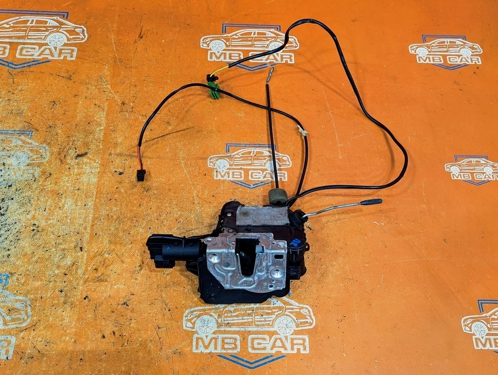 Замок двери передней правой Mercedes-Benz