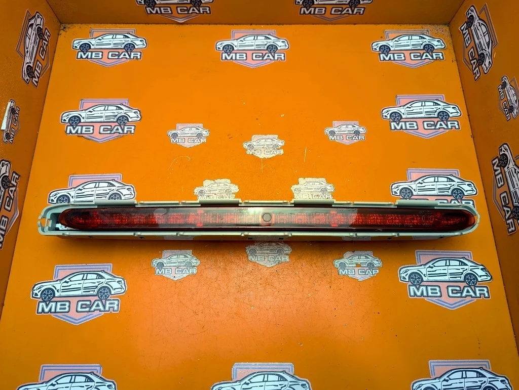 Фонарь стоп-сигнала Mercedes-Benz