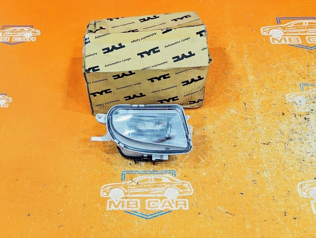 Противотуманка правая Mercedes-Benz