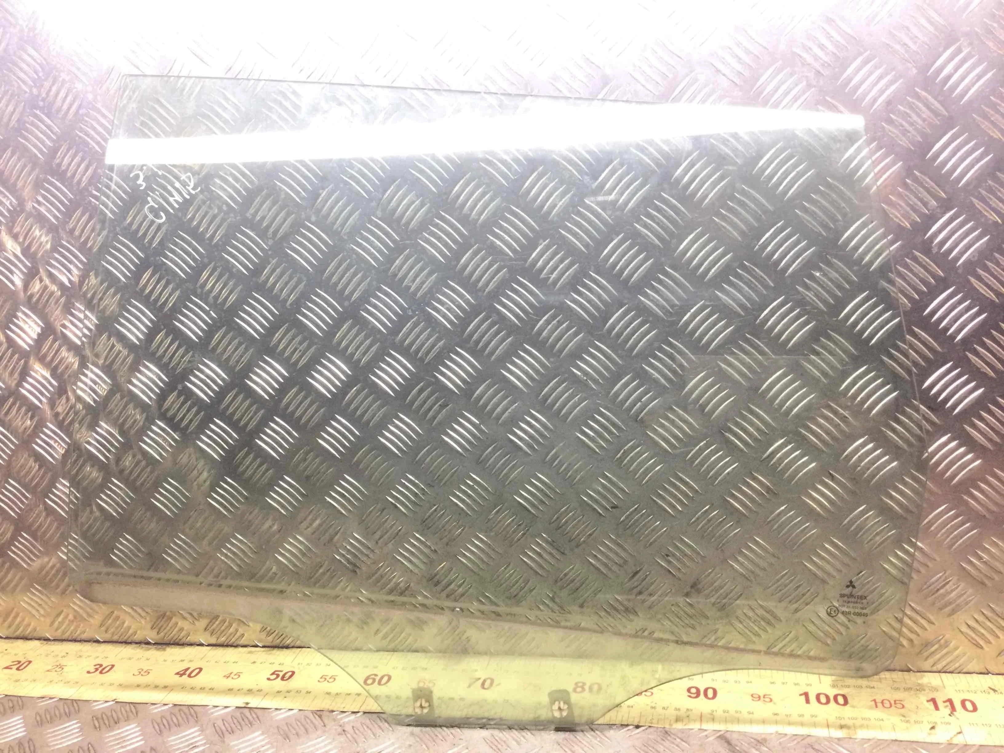 Стекло двери задней левой Mitsubishi Space Star 1 поколение (1998-2002) бензин 1.8 i Механика Минивэн