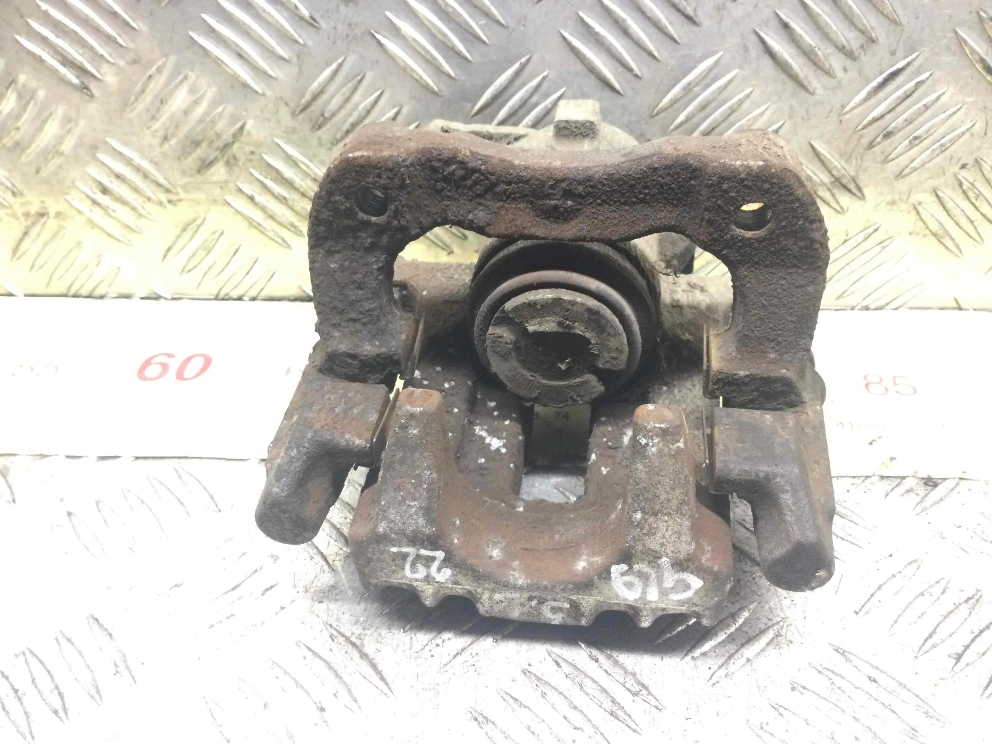 Суппорт задний левый Volkswagen Beetle A4 (1997-2005) бензин 1.6 i Механика Х/б