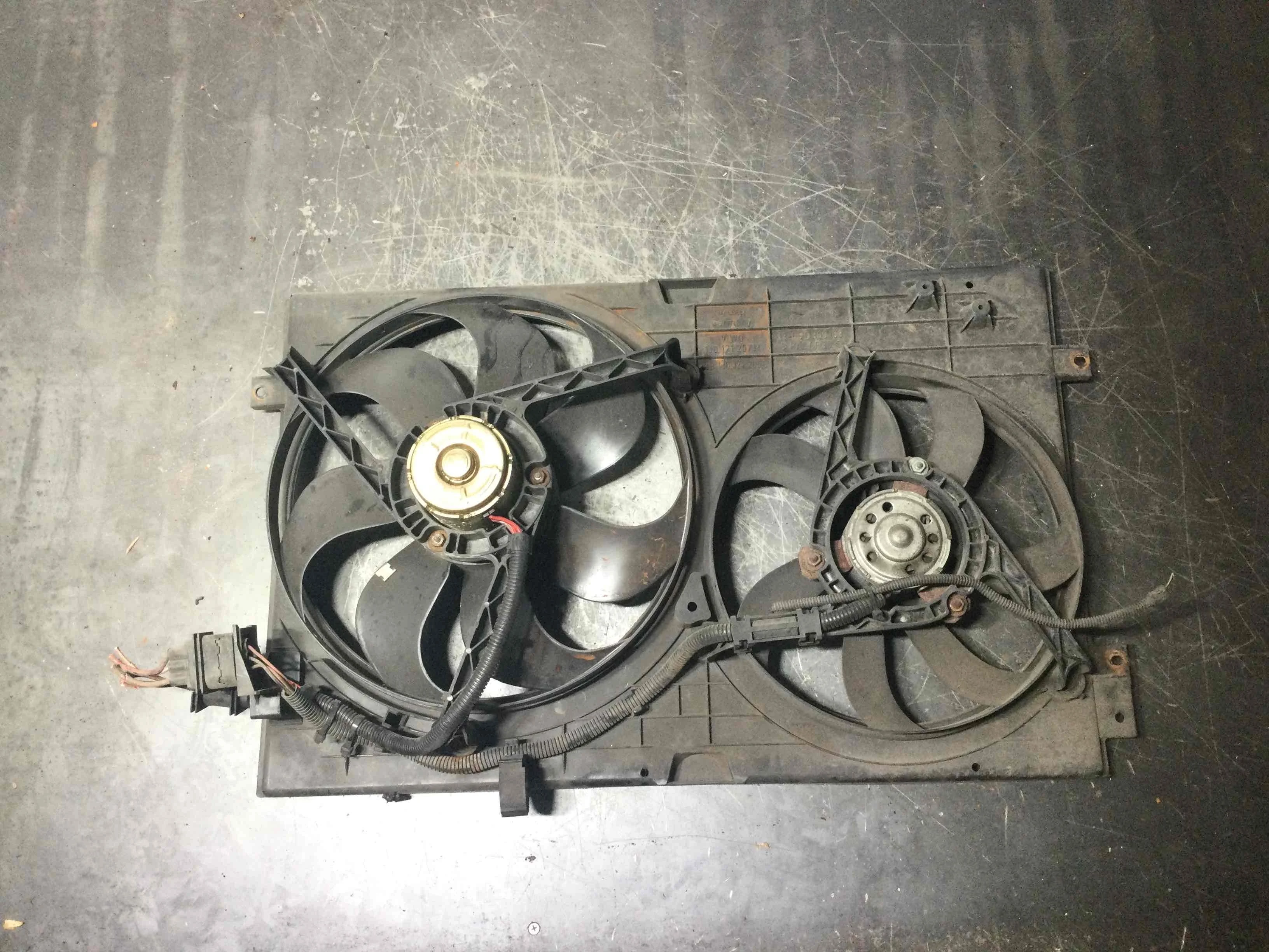 Вентилятор радиатора Audi TT TT (8N3) 1998 - 2006 бензин 1.8   Кабриолет
