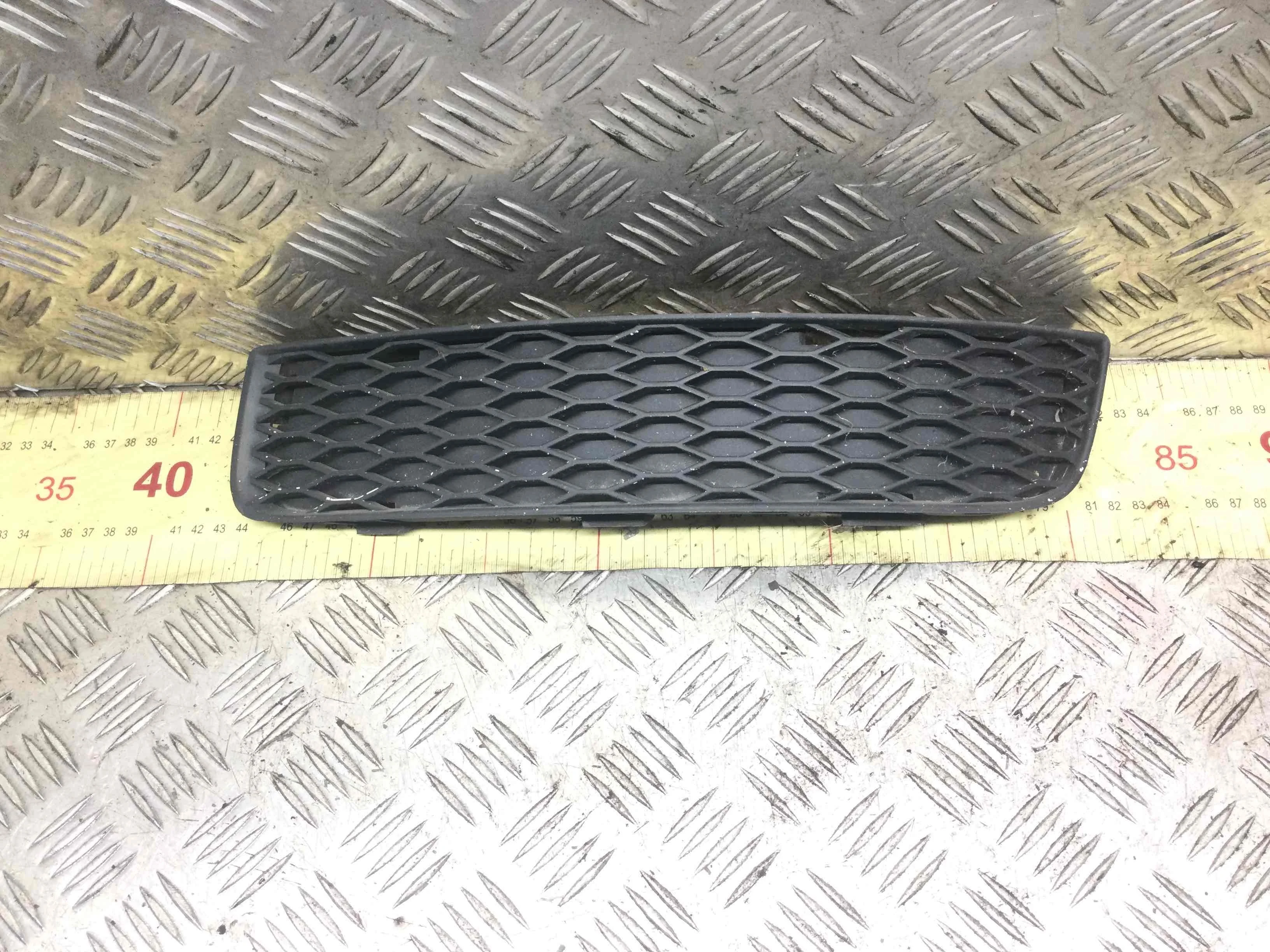 Заглушка (решетка) в бампер передний Audi TT TT (8N3) 1998 - 2006 бензин 1.8   Кабриолет