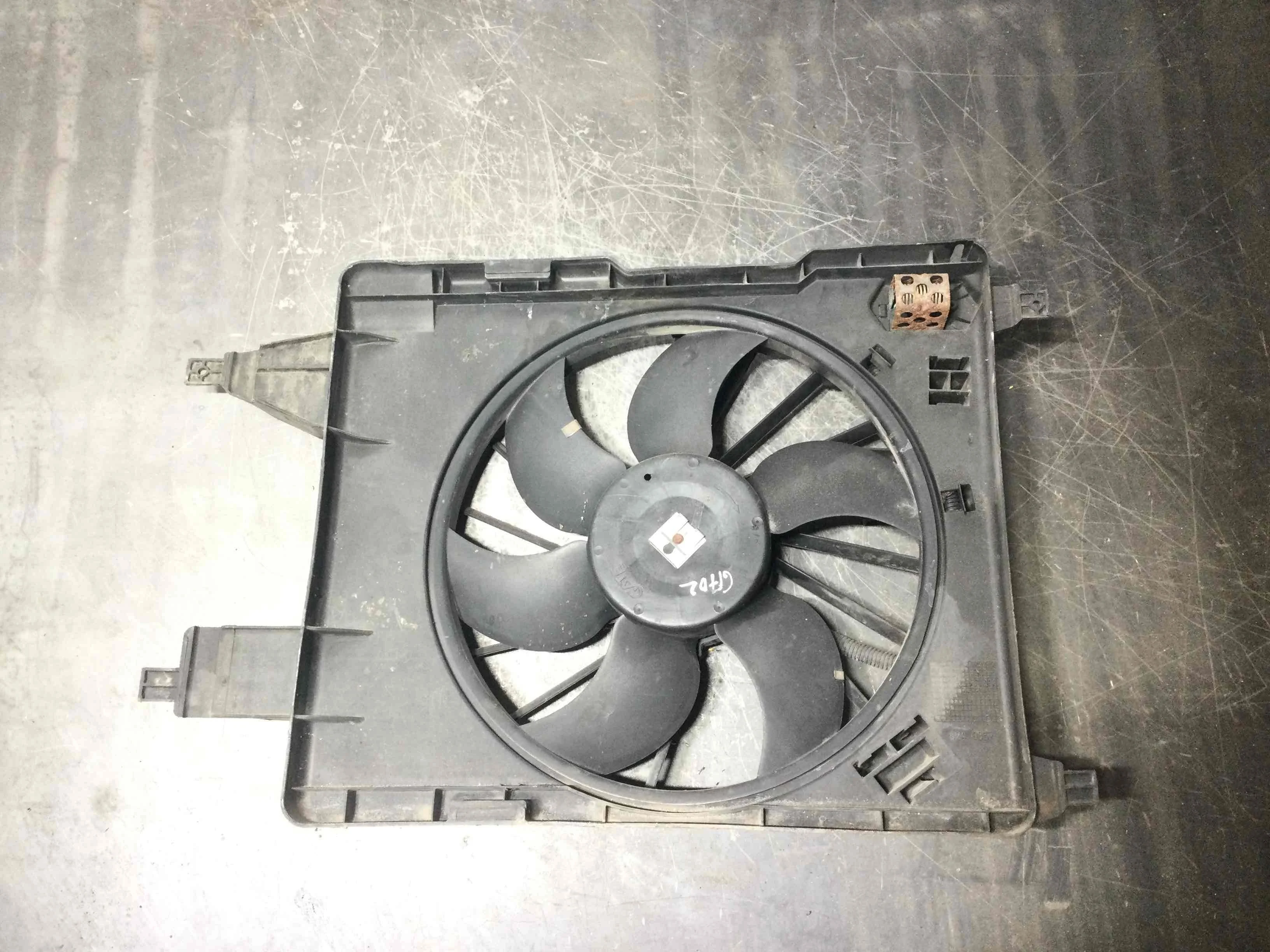 Вентилятор радиатора Renault Scenic 2 поколение (2003-2006) бензин 2.0 i Механика Х/б