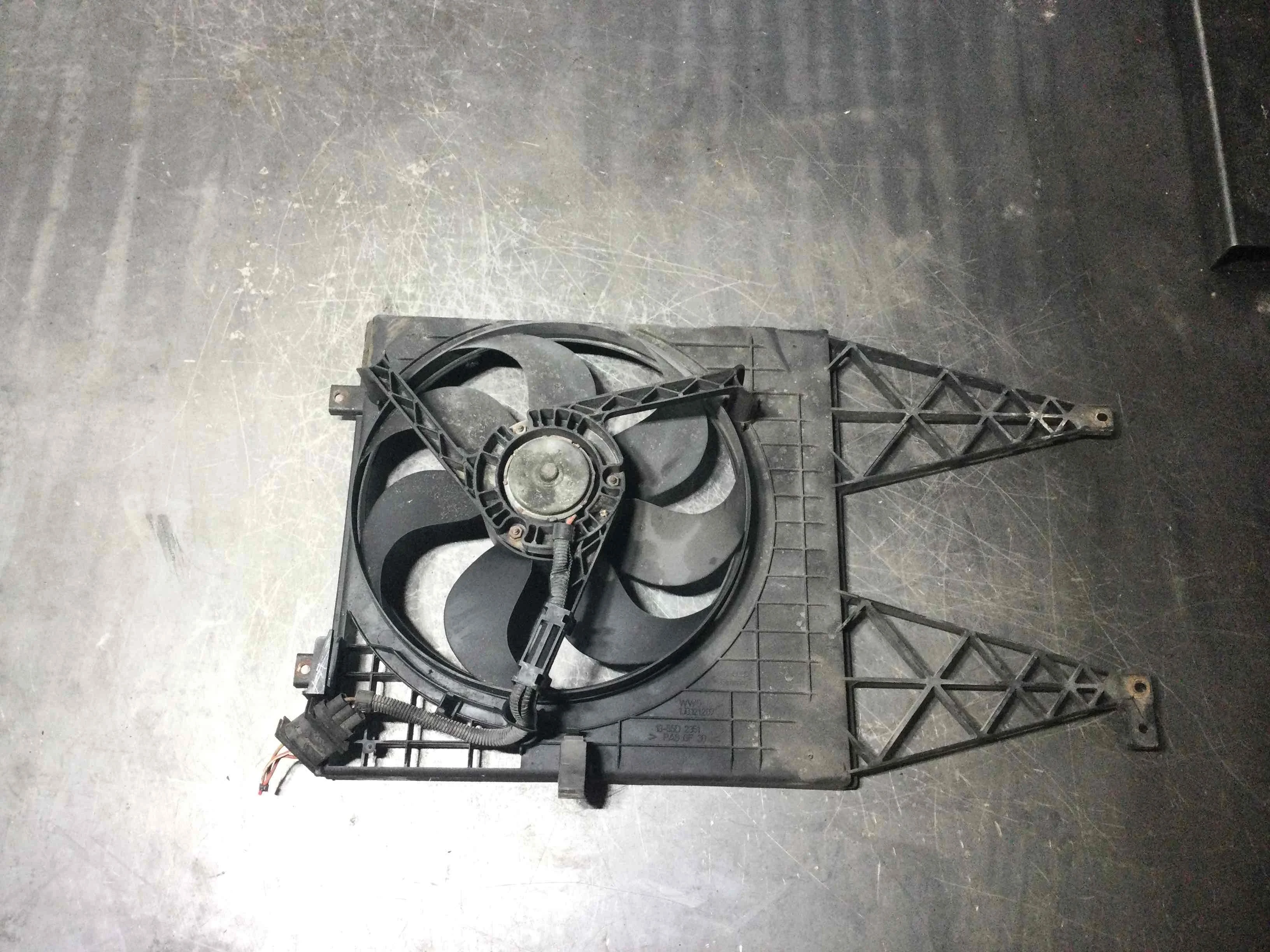 Вентилятор радиатора Audi A3 8L (1996-2000) бензин 1.6 i Механика Х/б
