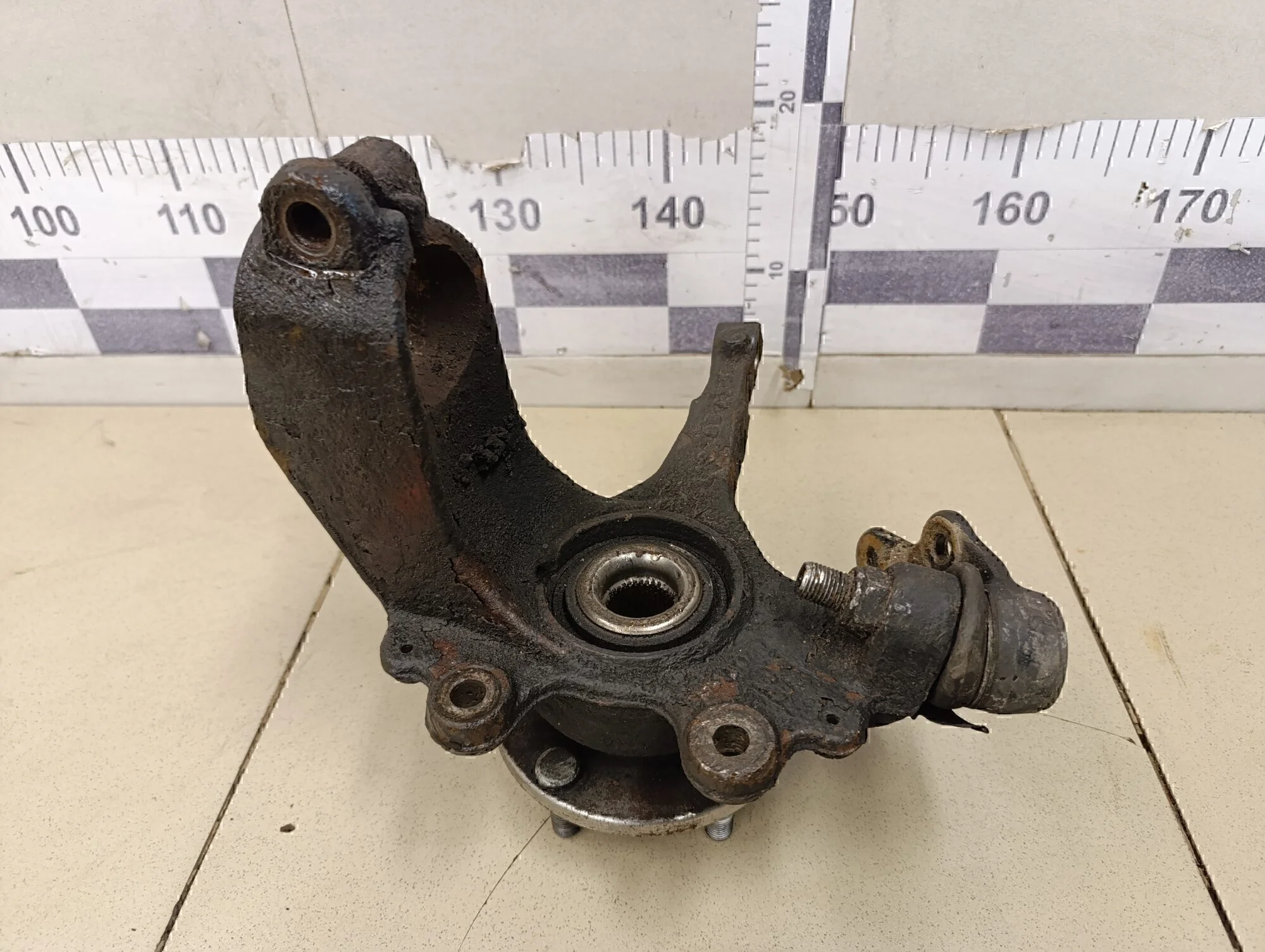 Кулак поворотный передний правый Focus II 2005-2008