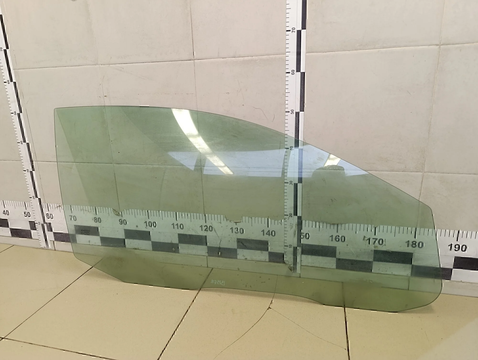 Стекло двери передней правой Focus II 2005-2008