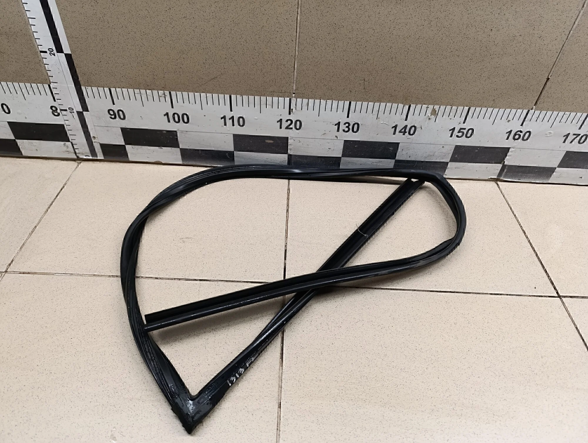 Уплотнитель стекла двери Cerato 2009-2013