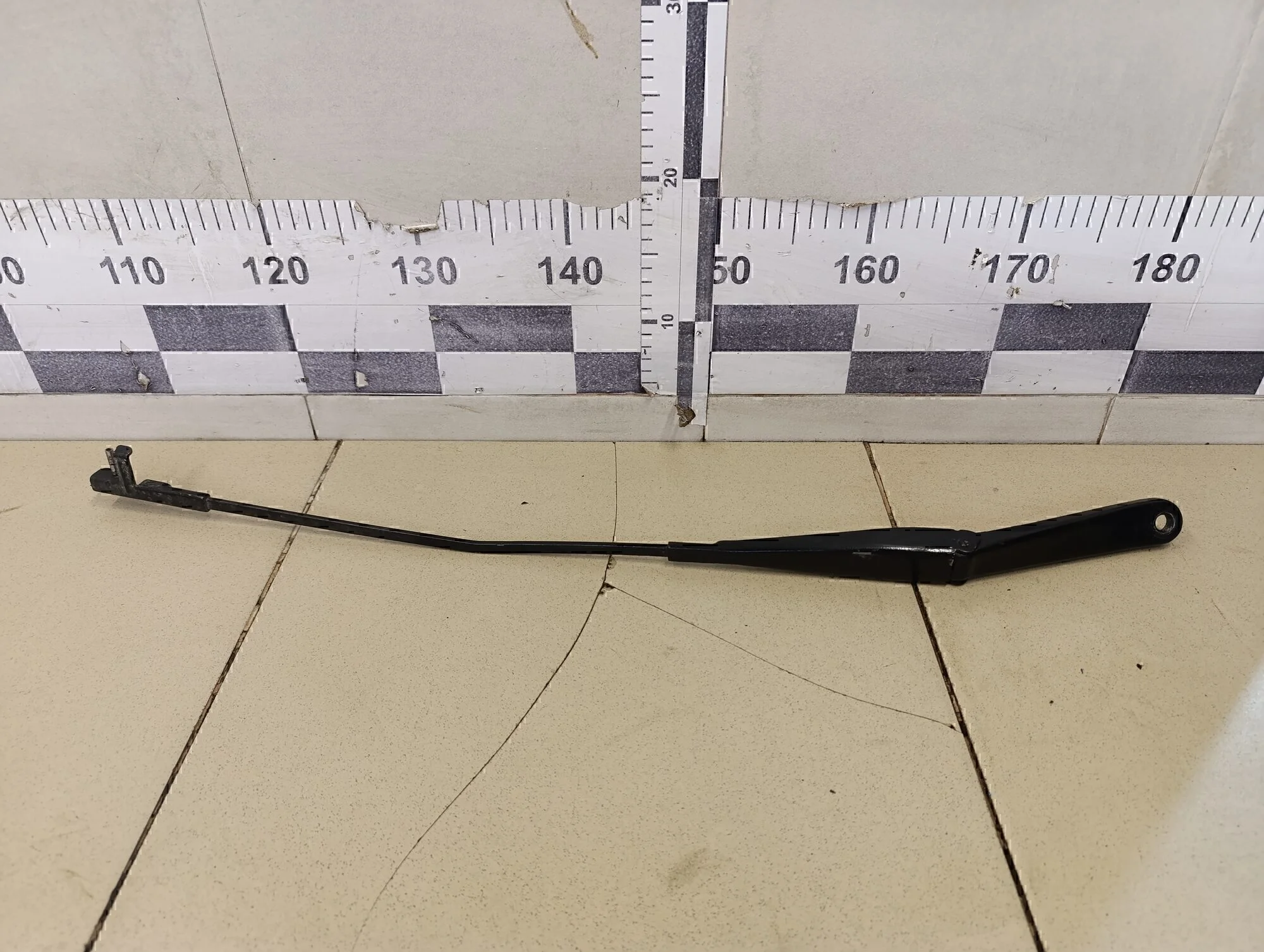 Поводок стеклоочистителя передний правый Focus II 2005-2008