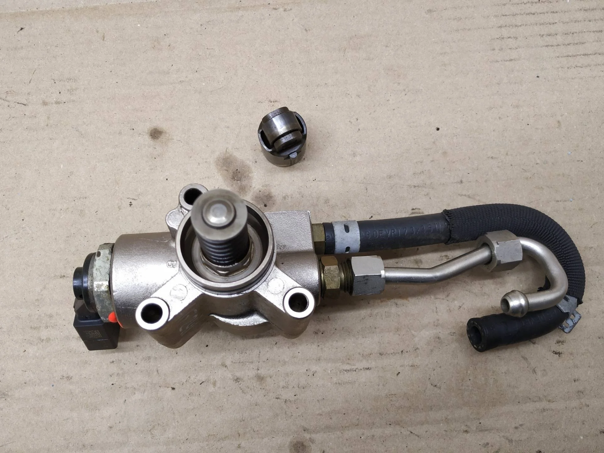 насос топливоподкачивающий ТНВД Volkswagen Touareg 2 7P6 2012