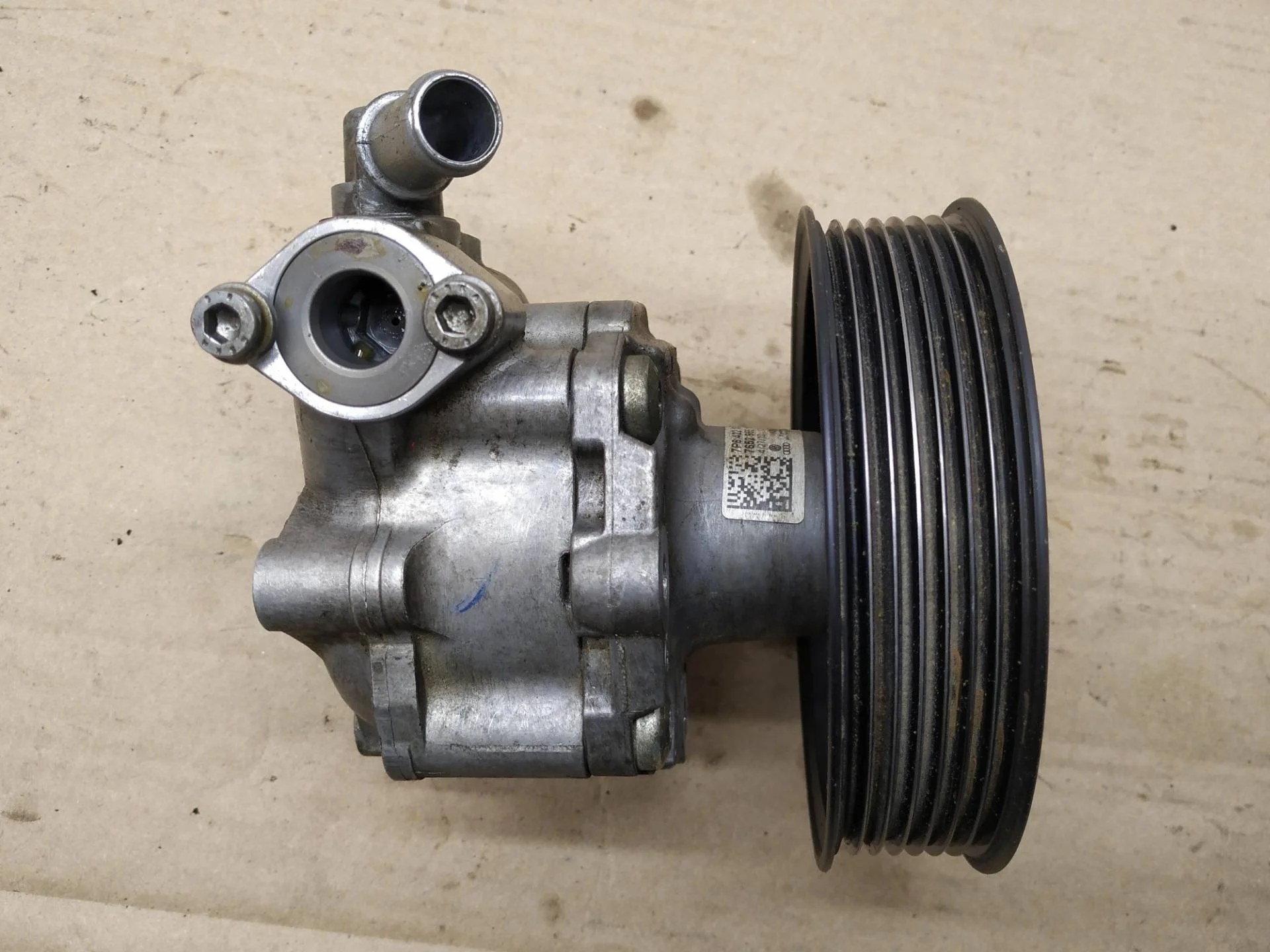 насос гидроусилителя руля Volkswagen Touareg 2 7P6 2012