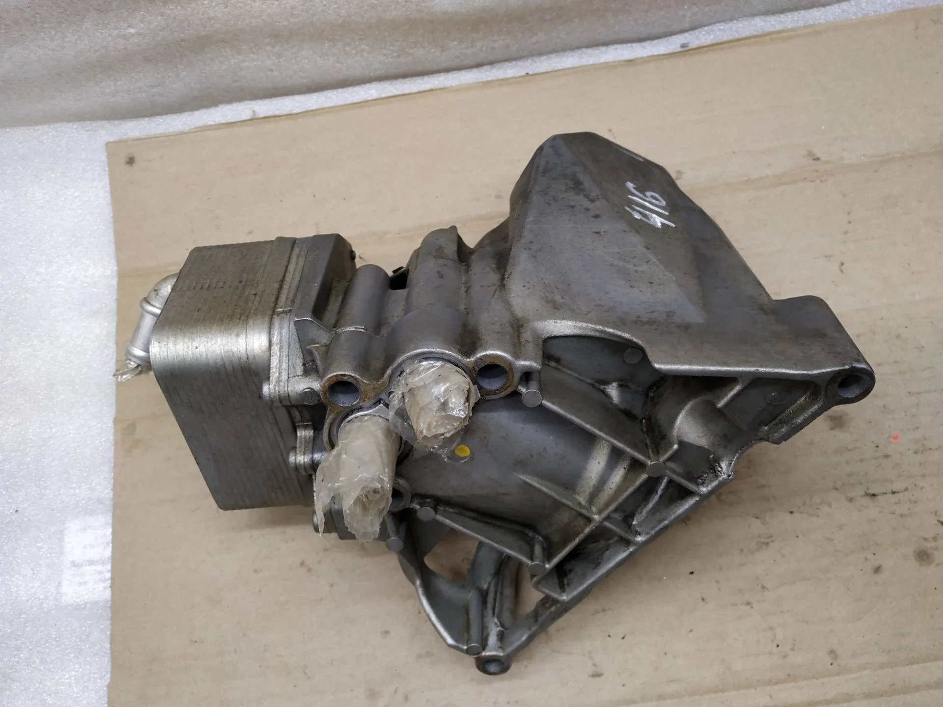 радиатор охлаждения масляный (двигателя) Volkswagen Touareg 2 7P6 2013