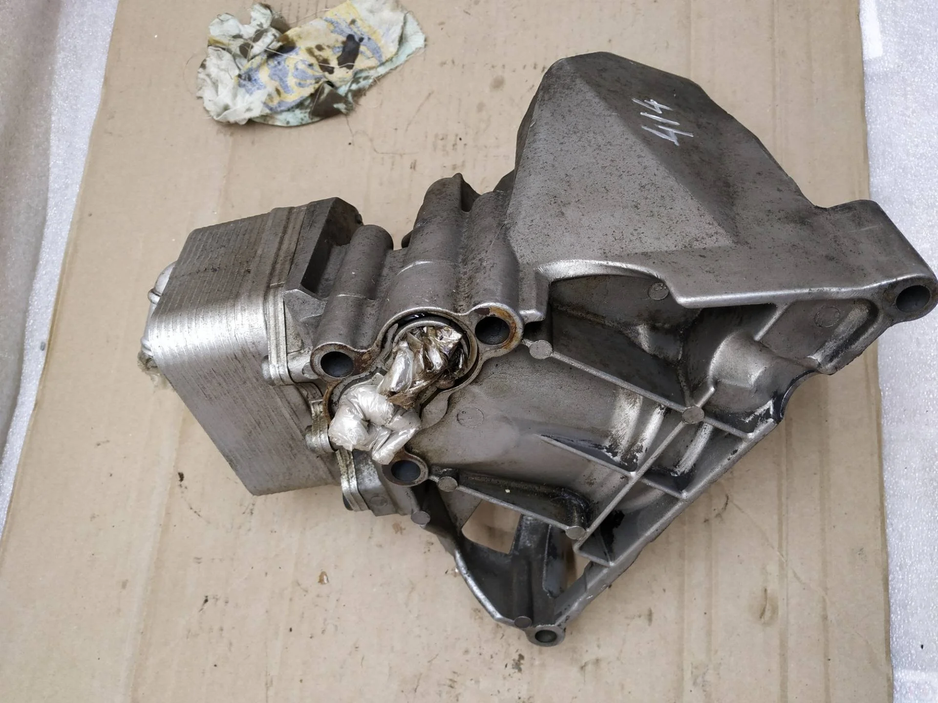 радиатор охлаждения масляный (двигателя) Volkswagen Touareg 2 7P6 2013