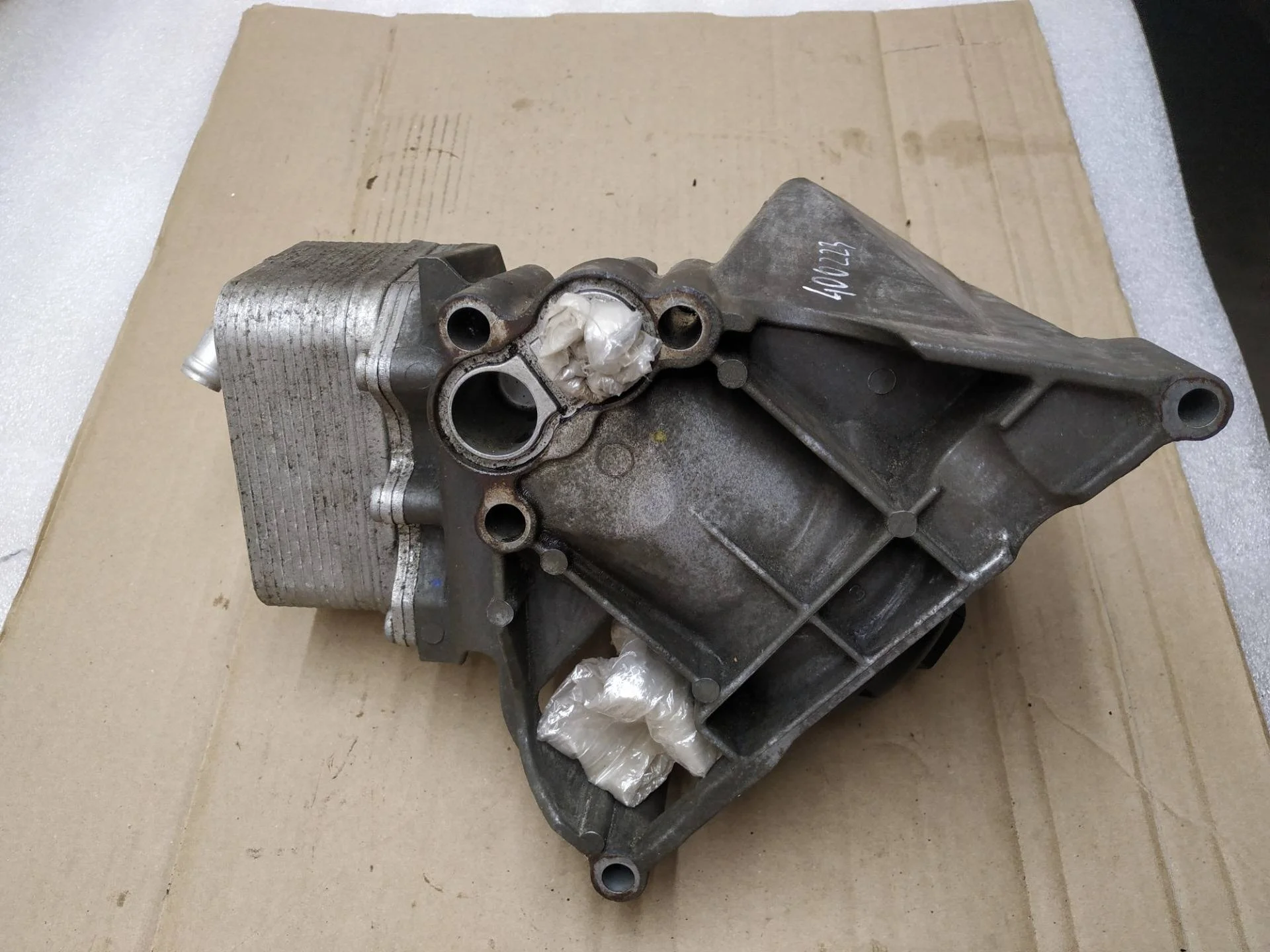 радиатор охлаждения масляный (двигателя) Volkswagen Touareg 2 7P6 2012