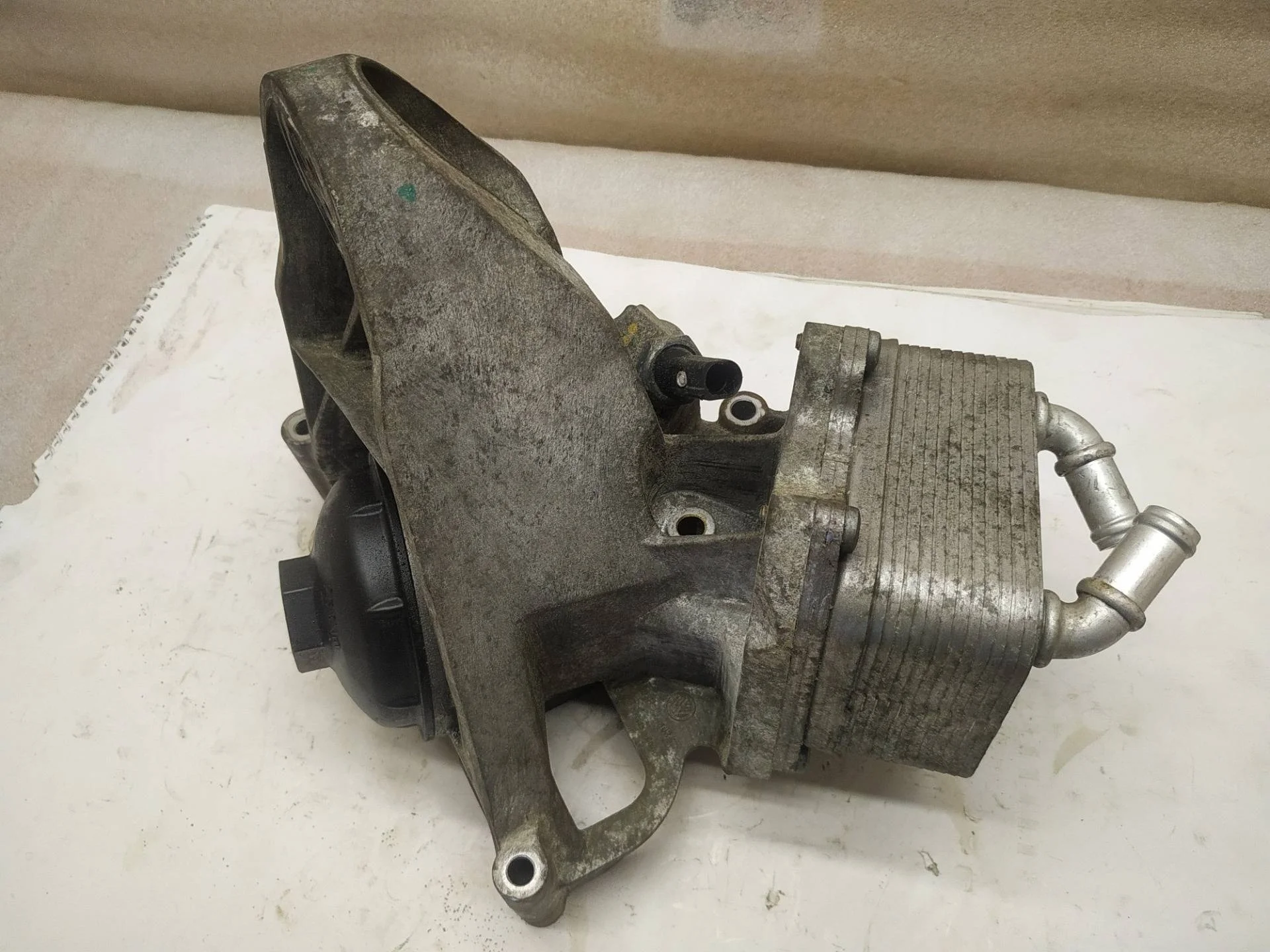 радиатор охлаждения масляный (двигателя) Volkswagen Touareg 2 7P6 2013