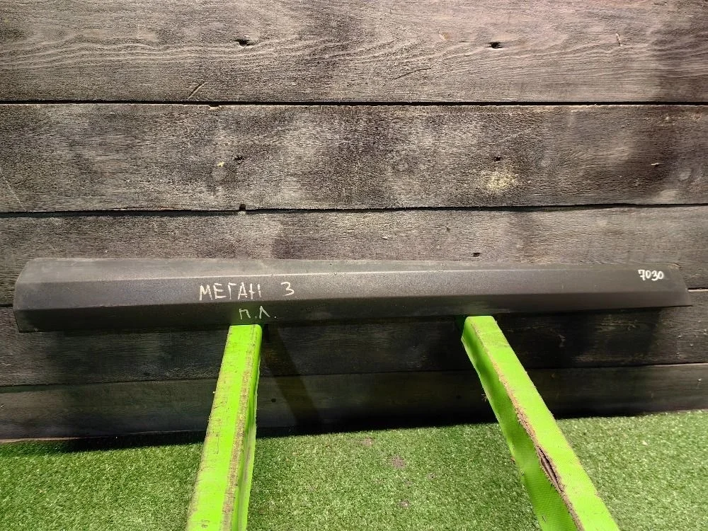 Молдинг передней левой двери Renault Megane III