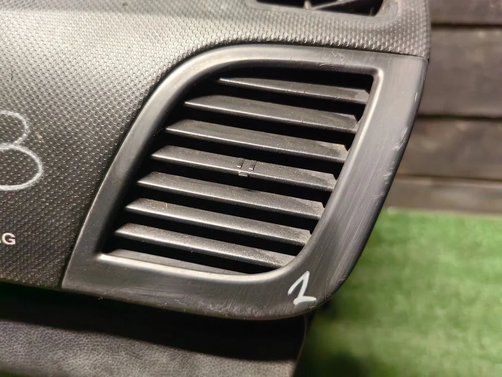 Дефлектор воздушный правый Hyundai Solaris 1