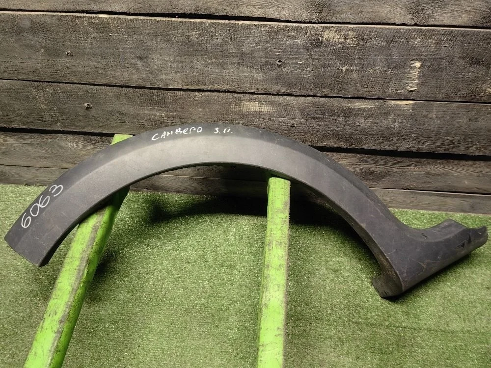 Молдинг заднего крыла правого Renault Sandero I