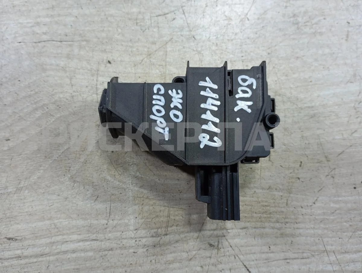 Замок бензо-лючка Форд ЭкоСпорт 1