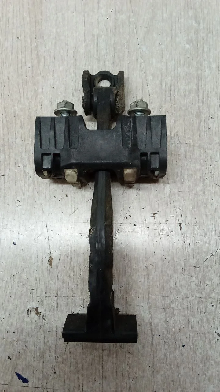 [Б/У] Ограничитель двери задний Opel - ЗАДНИЙ/ L=R [Код: 00670179 ]