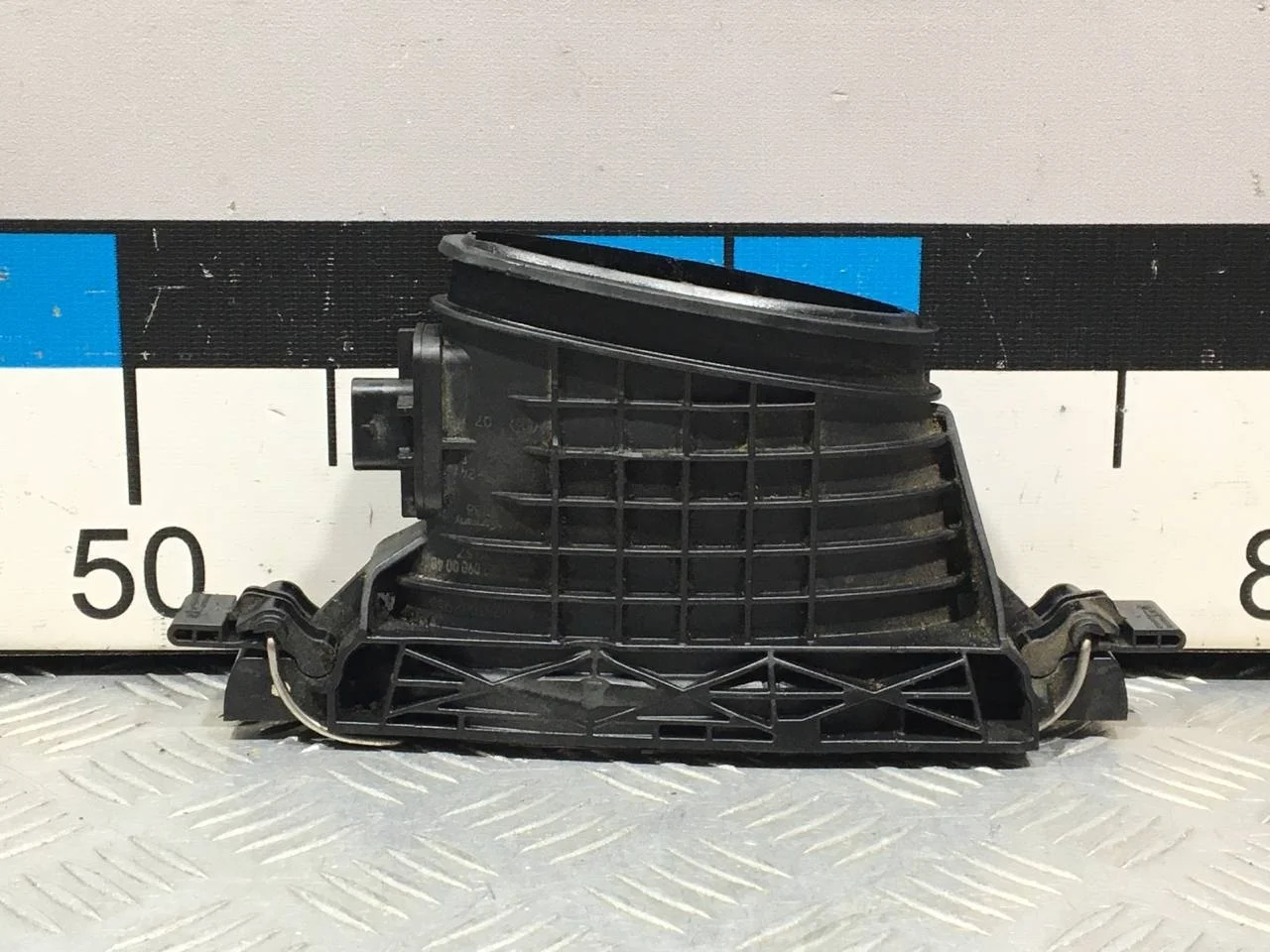 [Б/У] Расходомер воздуха - (Состояние: сломана внутренняя перегородка жесткости) [ХОРОШЕЕ] [Код: 00666996 ]