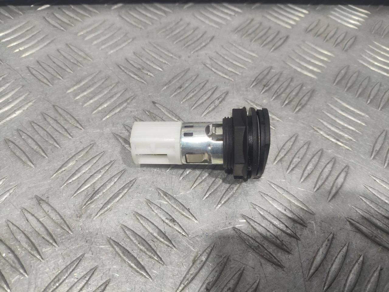 [Б/У] Гнездо прикуривателя Audi Seat [Код: 00668949 ]