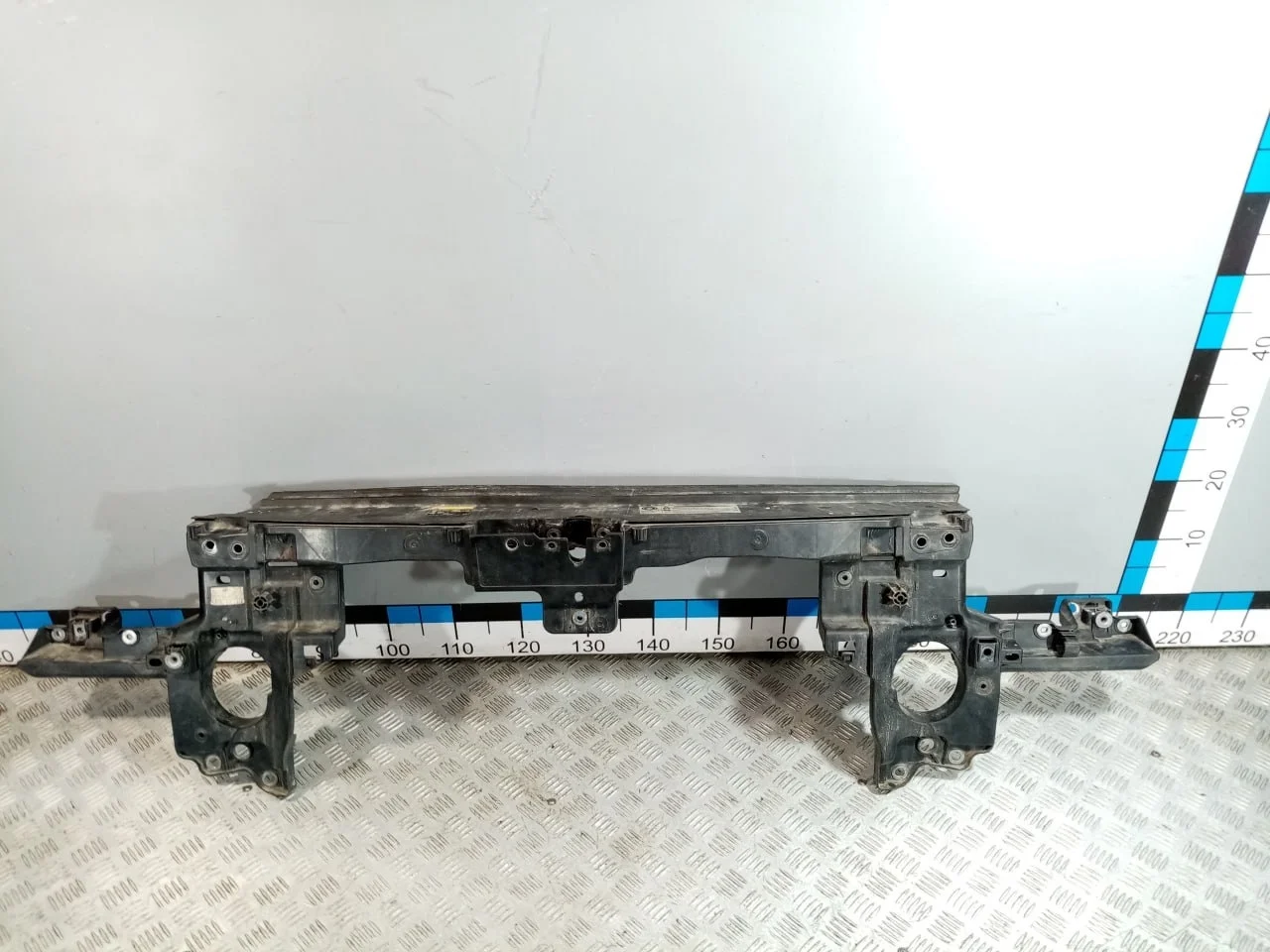 [Б/У] Панель передняя Touareg 7P - Трещины [Незначительные дефекты] [Код: 00657703 ]