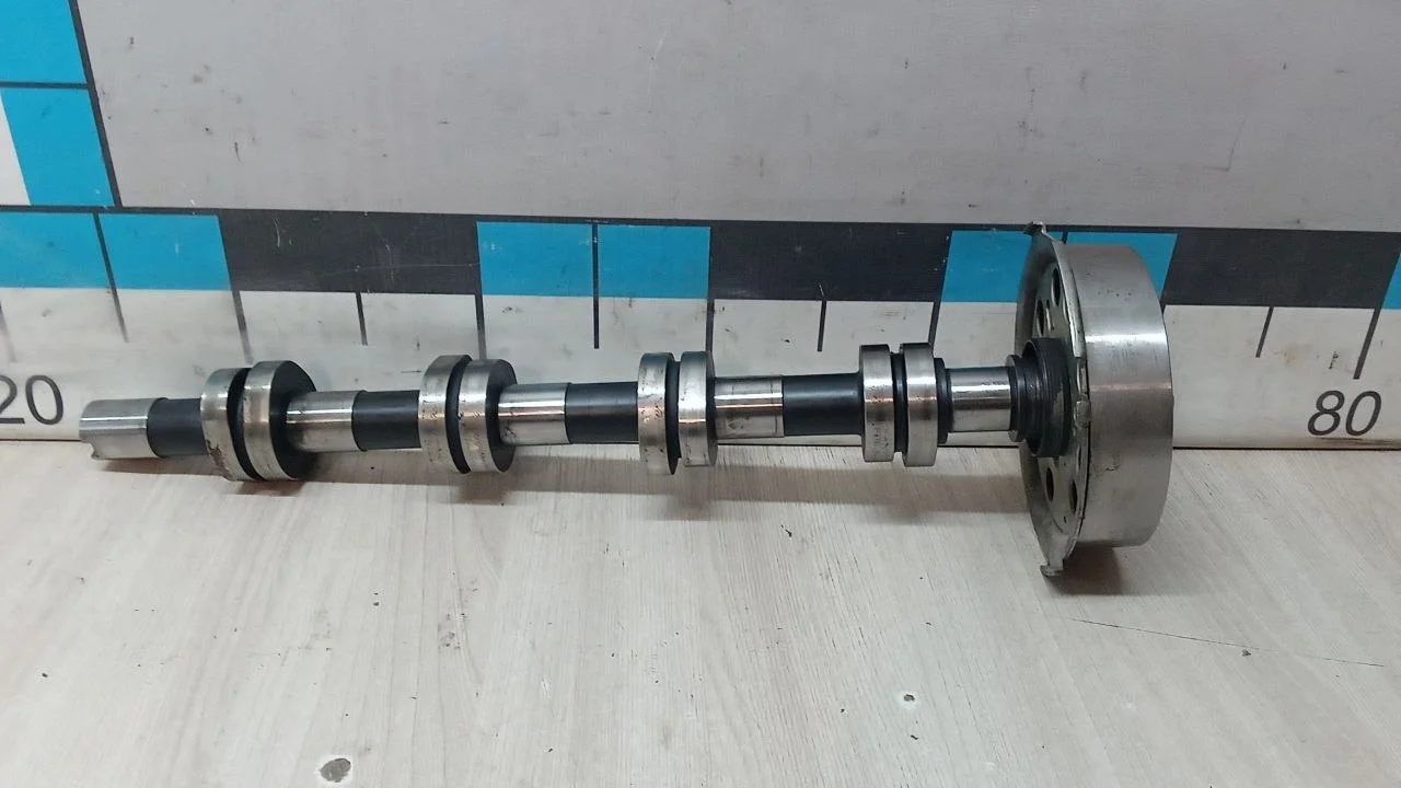 [Б/У] Распредвал впускной Audi - + Ступица шестерни распредвала впуск ( 03G109239B ) [ХОРОШЕЕ] [Код: 00668600 ]