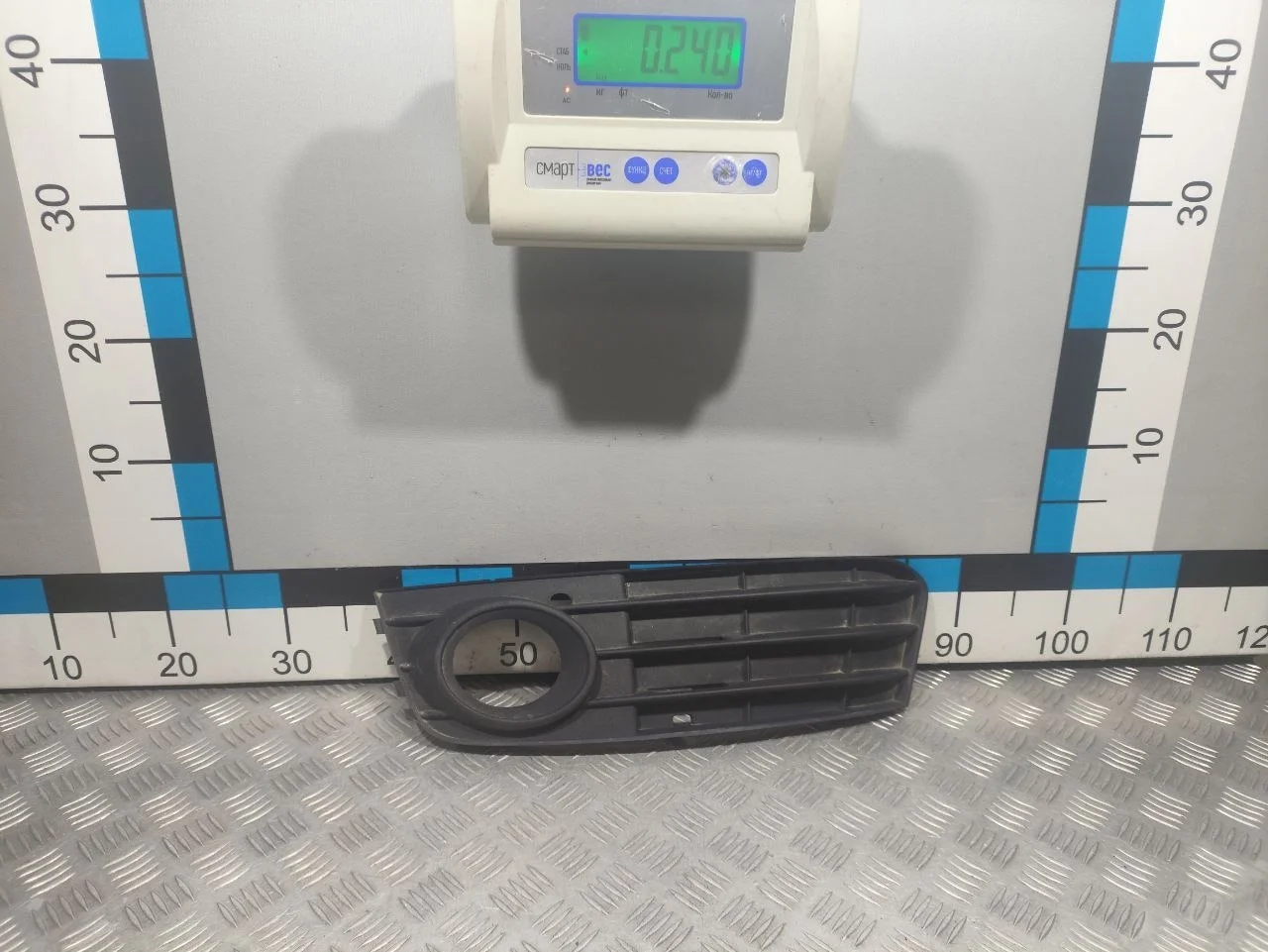 [Б/У] Решетка нижняя в бампер левая A4 B8 [Код: 00669273 ]