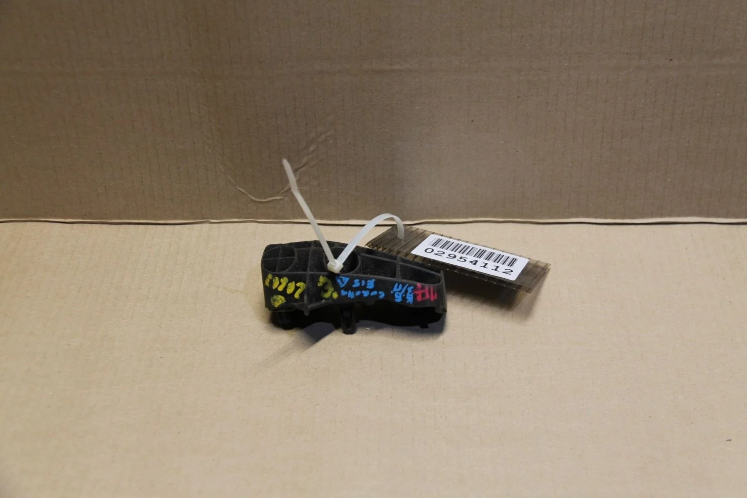 Кронштейн бампера заднего правый для Toyota Auris E15 2006-2012