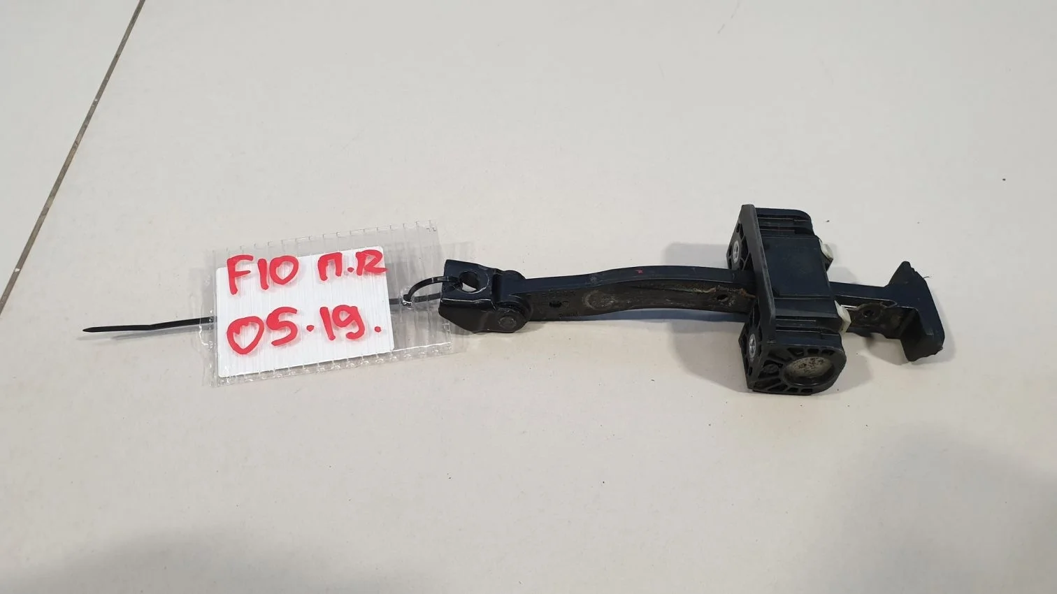 Ограничитель двери передней правой для BMW 5 F10 2009-2017