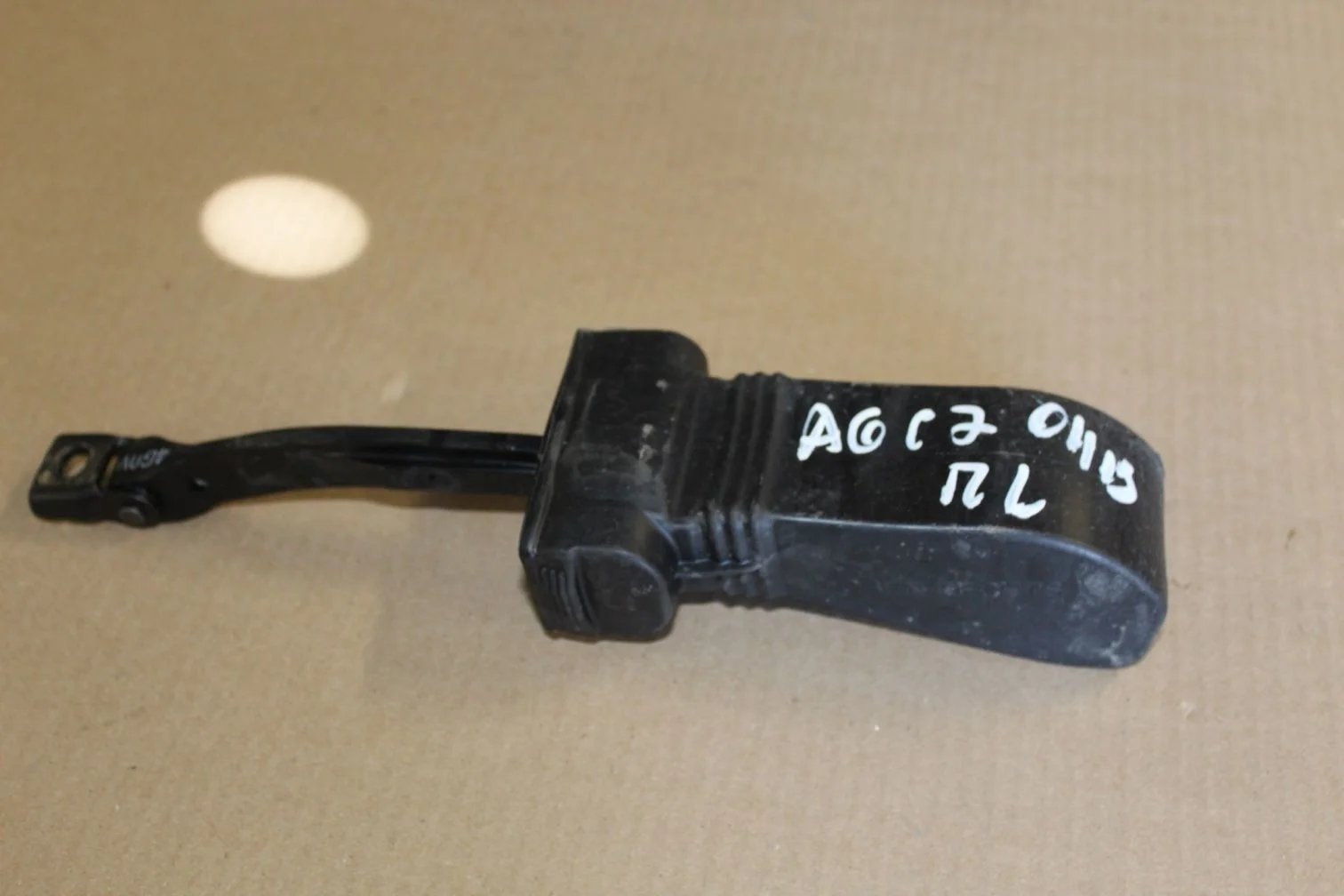 Ограничитель двери передней левой для Audi A6 S6 C7 2011-2018