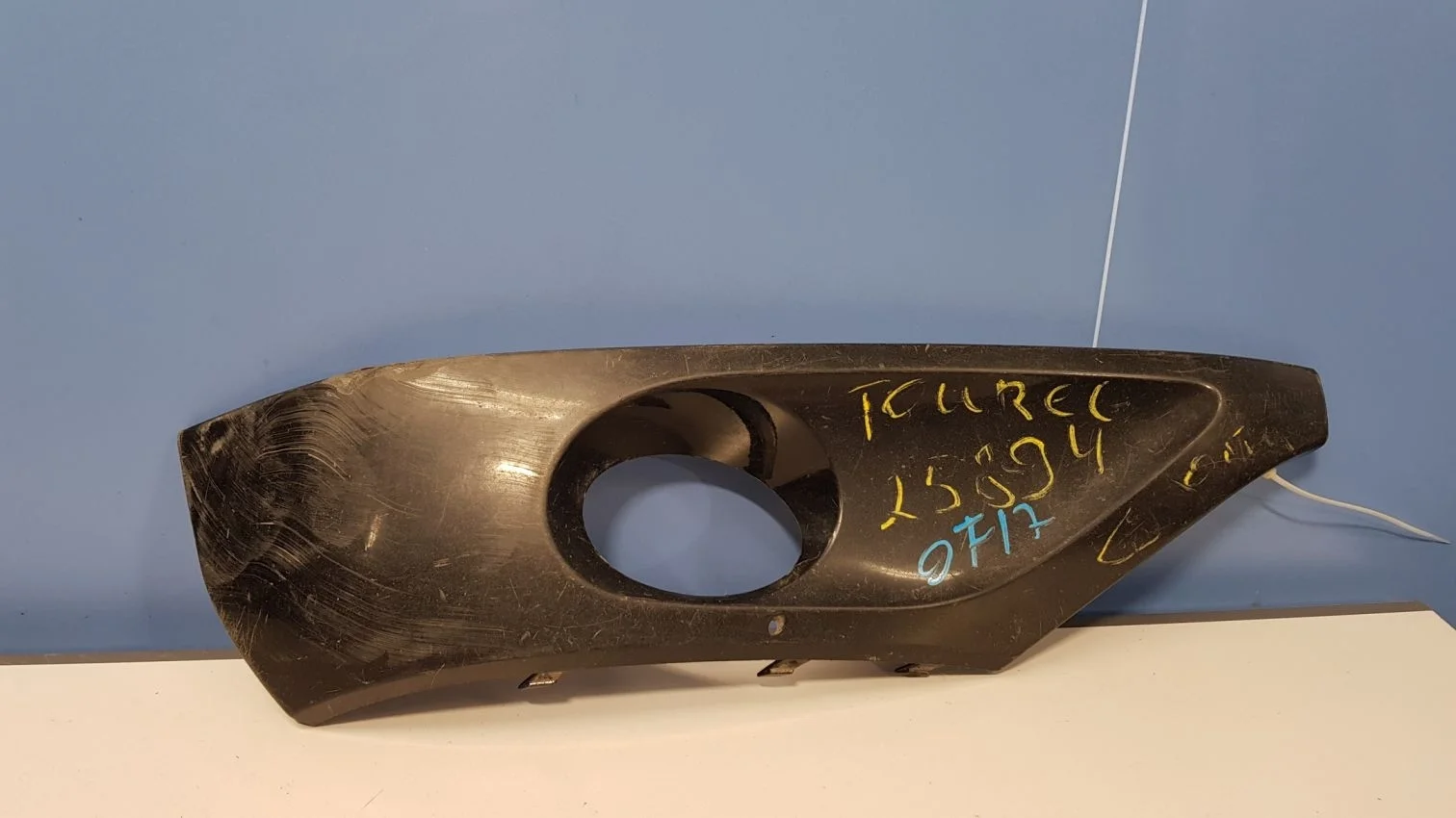 Рамка противотуманной фары правой для Volkswagen Touareg 2010-2018