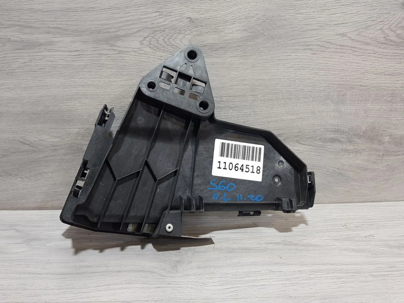 Кронштейн замка двери передний левый для Volvo S60 2010-2018