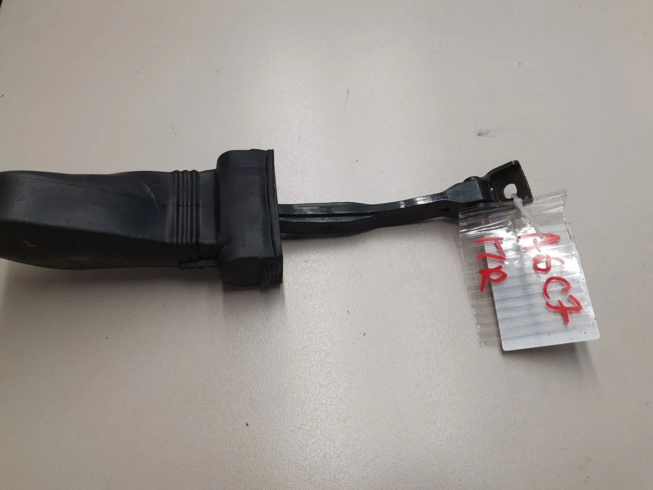 Ограничитель двери передней для Audi A6 S6 C7 2011-2018