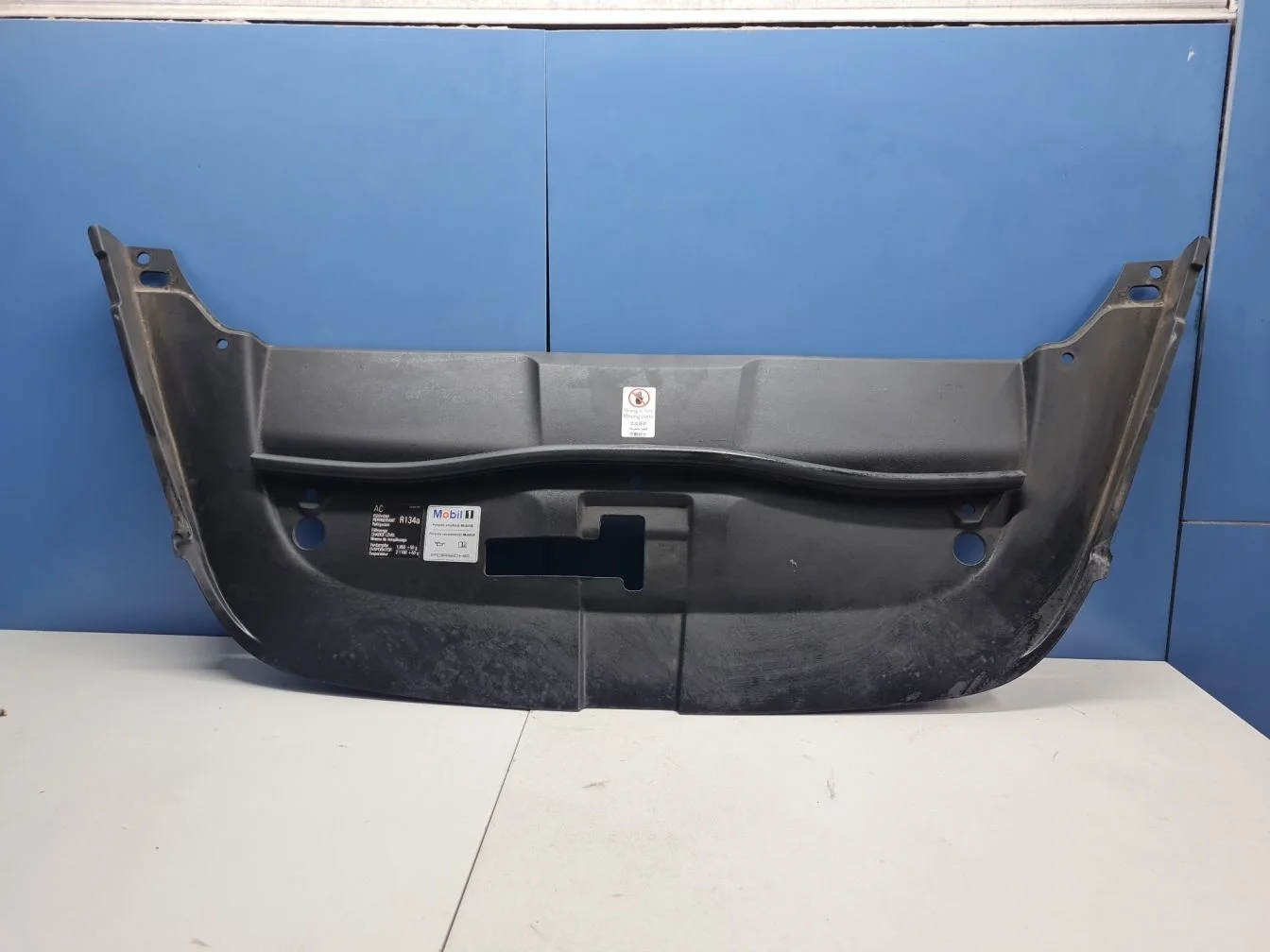 Накладка замка капота для Porsche Cayenne 958 2010-2018