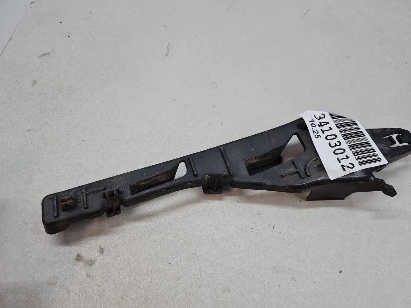 Кронштейн бампера переднего правый для Porsche Cayenne 958 2010-2018