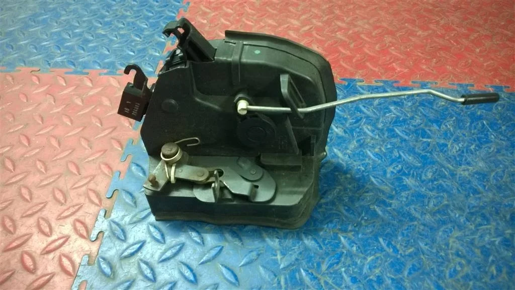 замок двери  ( руль) BMW X5 E53 51218402539  M54B30 231 лс 3.0i 2001 BLACK SAPPHIRE METALLIC (475)