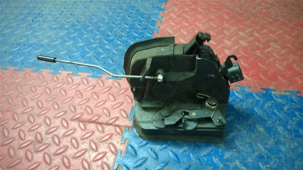 замок двери BMW X5 E53 51228402602  M54B30 231 лс 3.0i 2001 BLACK SAPPHIRE METALLIC (475)