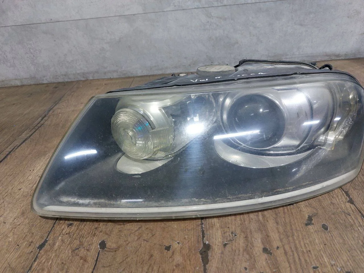фара левая Volkswagen Touareg