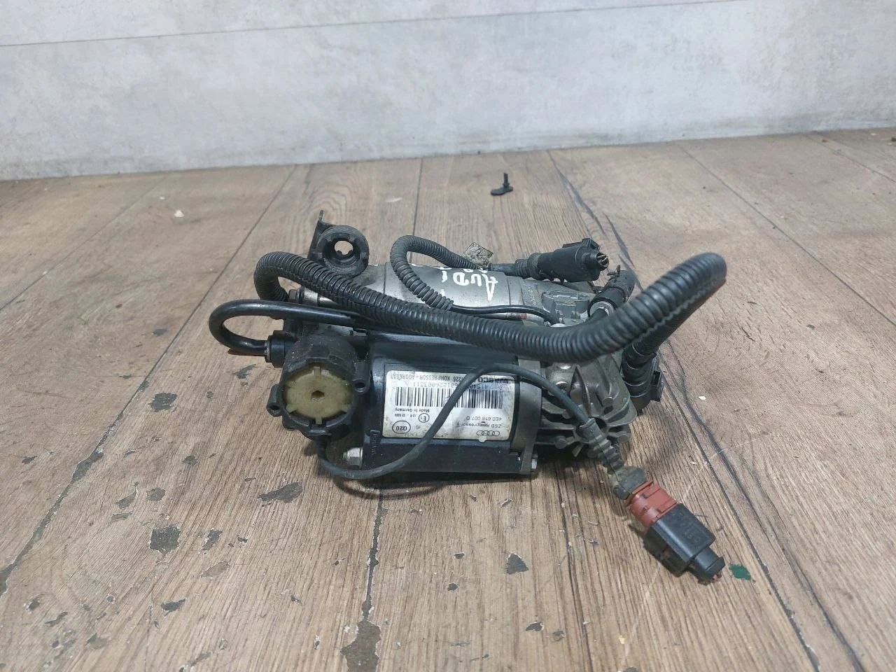 компрессор пневмоподвески Audi A8 D3/4E 4E2