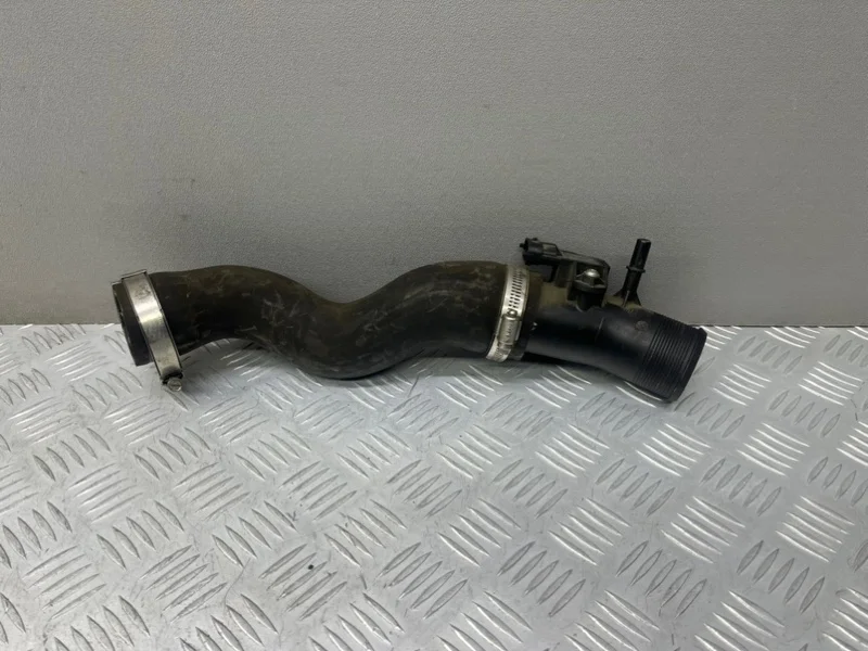 Патрубок интеркулера Ford Fiesta CB1