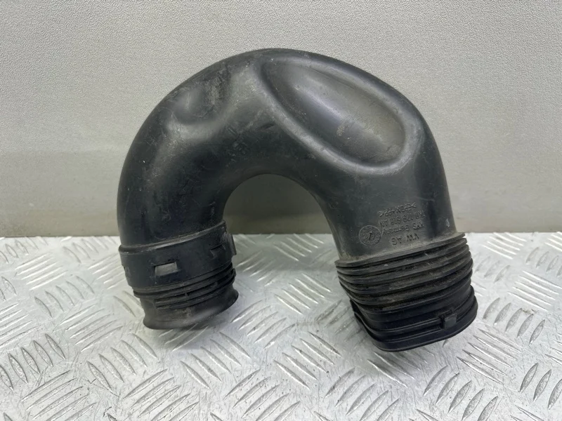 Воздухозаборник Volkswagen Passat B6