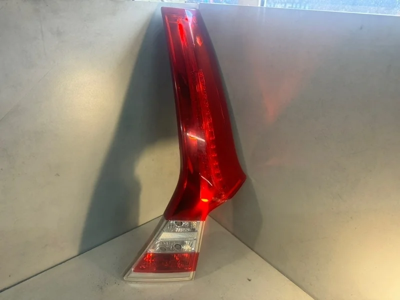 Фонарь задний левый Volvo XC70 2015