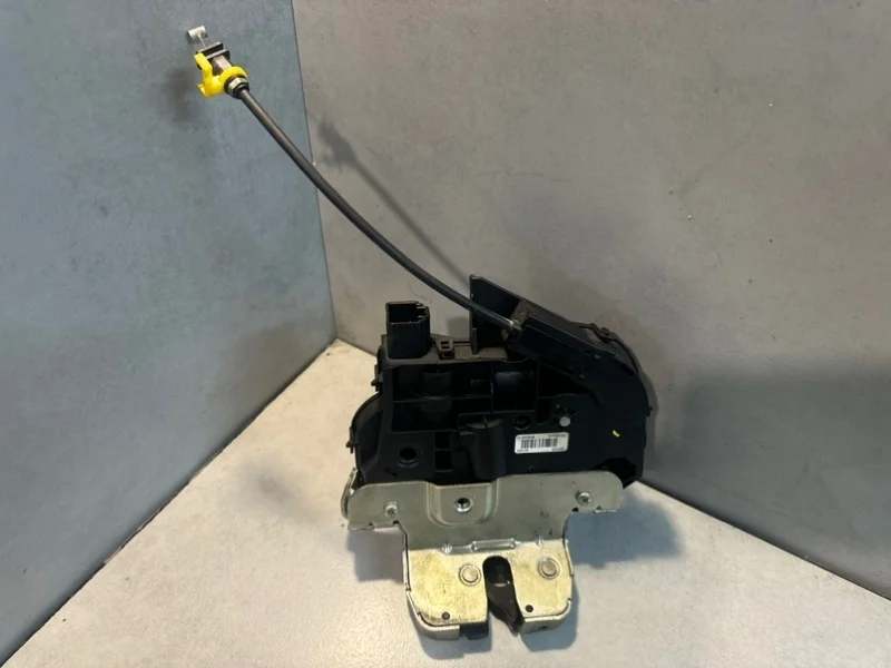 Замок багажника Volvo XC70 2008