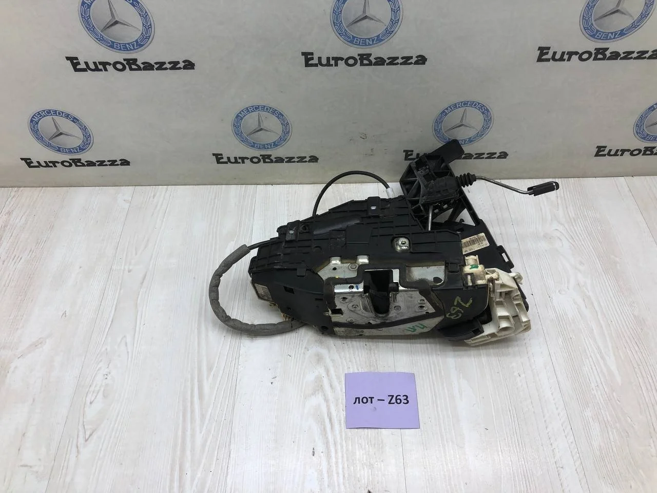 Замок двери передний правый с доводчиком  Mercedes W221