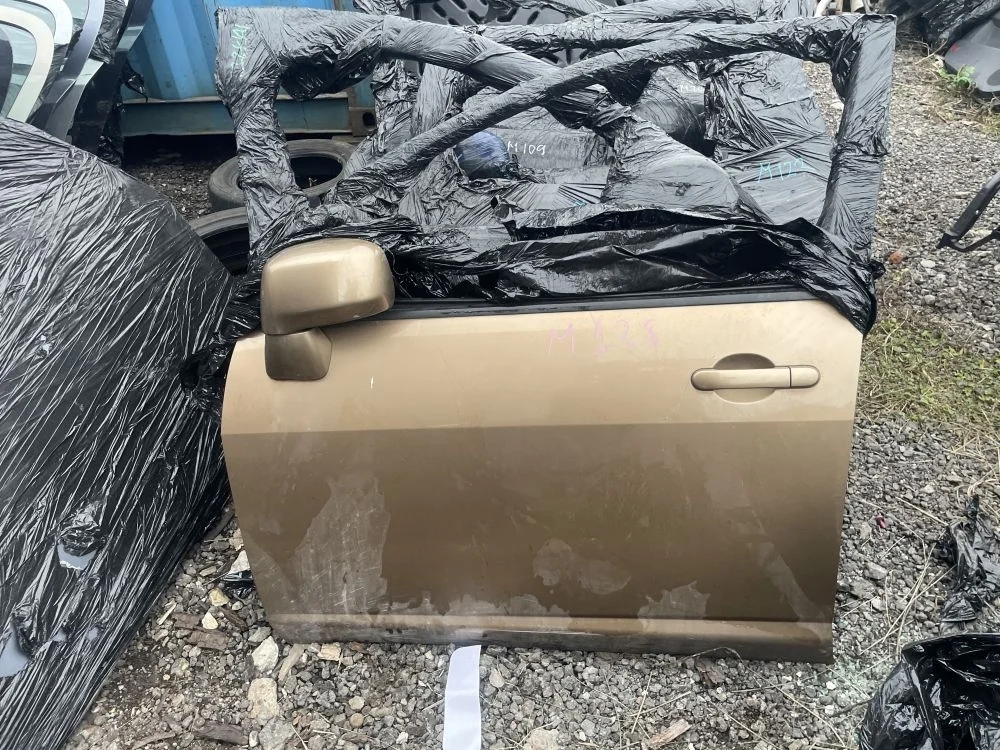 дверь передняя левая nissan tiida C11 европа