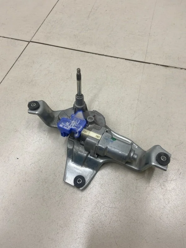 Моторчик стеклоочистителя задний Mitsubishi