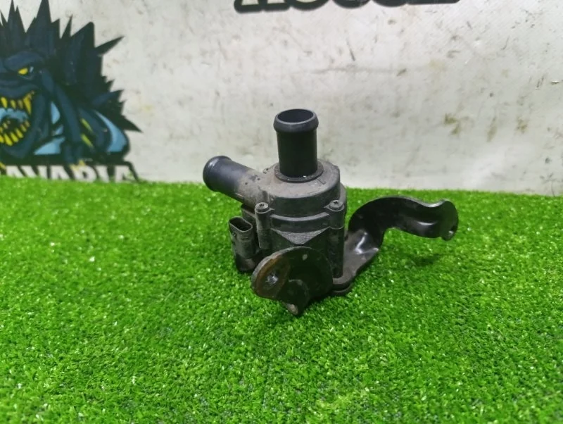 Дополнительная водяная помпа Audi A4 2012 06H121601M B8 CDN