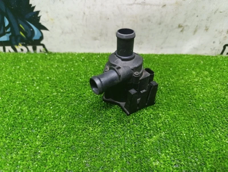 Дополнительная водяная помпа Audi A4 2012 06H121601M B8 CDN